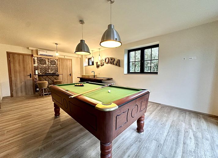 Leora Cosy cottage in Membre, Ardennes, surrounded by green nature and rustic charm, ideal for a relaxing stay.