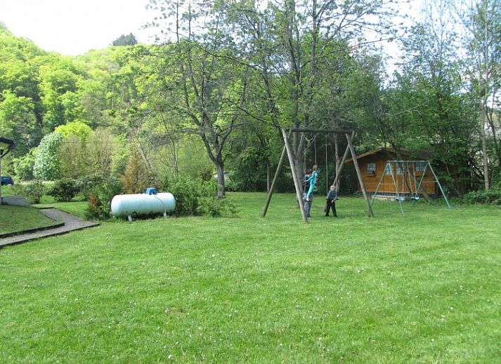 Ferienhaus Juanne in Bohan sur Semois, umgeben von gruener Natur in den Ardennen, Namur, Belgien.