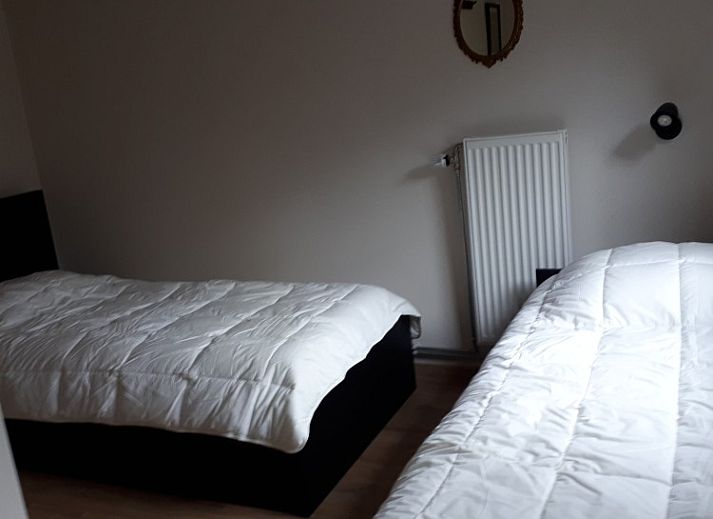 Herbstliche Aussicht vom Chalet Cisland in Bohan sur Semois, Ardennen, mit bunten Baeumen und ruhiger Natur.