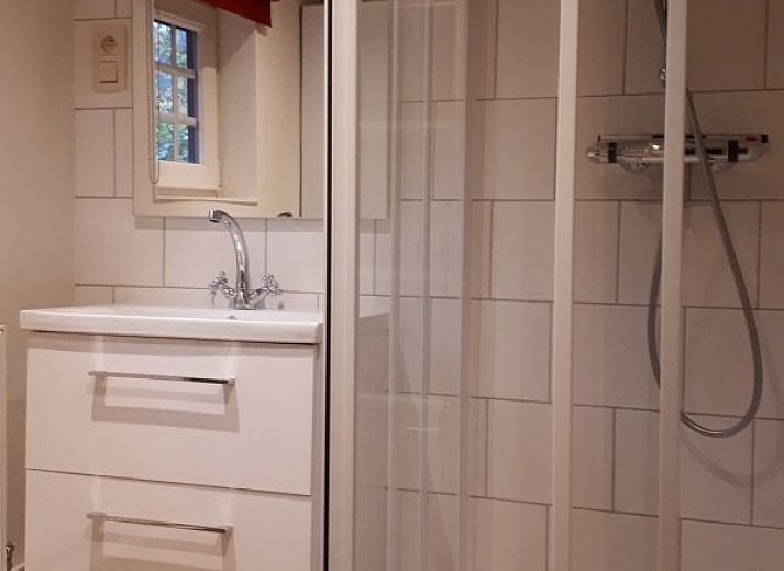 Herbstliche Aussicht vom Chalet Cisland in Bohan sur Semois, Ardennen, mit bunten Baeumen und ruhiger Natur.