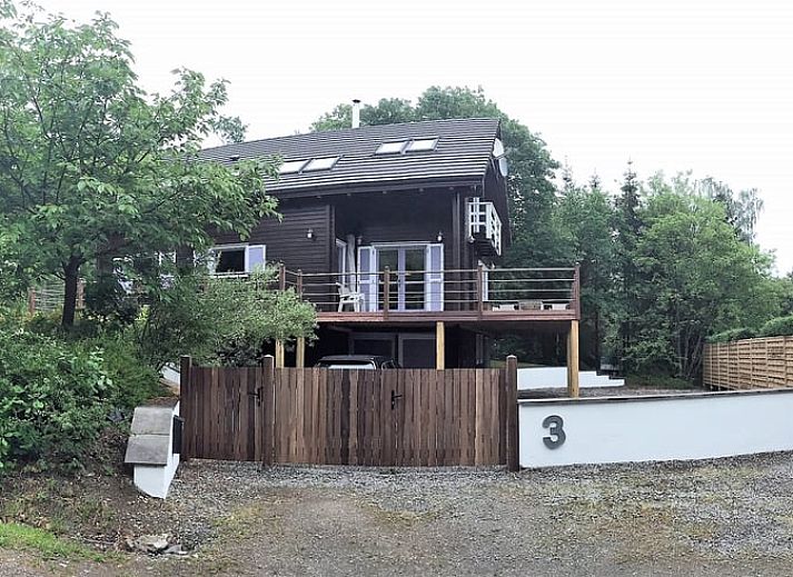 Ferienhaus in Heure, ein charmantes Ferienhaus in den Ardennen, Belgien, umgeben von Natur mit einer grossen Terrasse und schoener Aussicht.