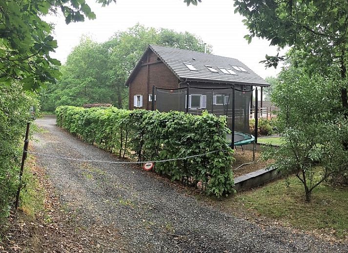 Ferienhaus in Heure, ein charmantes Ferienhaus in den Ardennen, Belgien, umgeben von Natur mit einer grossen Terrasse und schoener Aussicht.