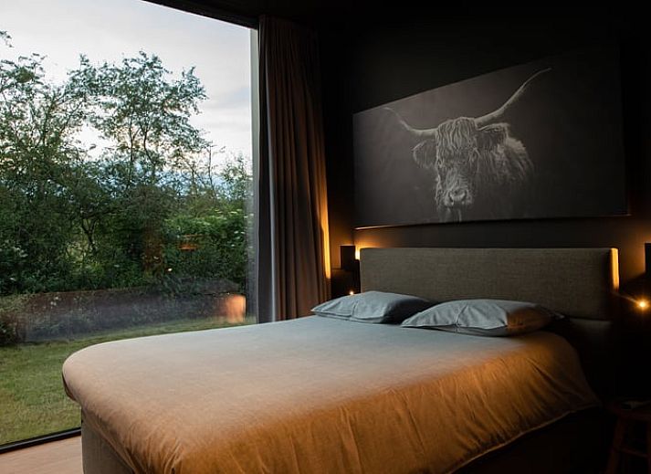 Moderne Architektur inmitten von Gruen im Ferienhaus in Heure, einem Ferienhaus in den schoenen Ardennen, Belgien.