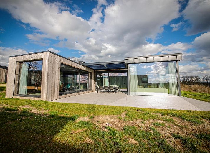Modernes Ferienhaus La Ruree in Heure, Ardennen, mit grosser Terrasse und schoener Aussicht auf die Natur in Namur, Belgien.