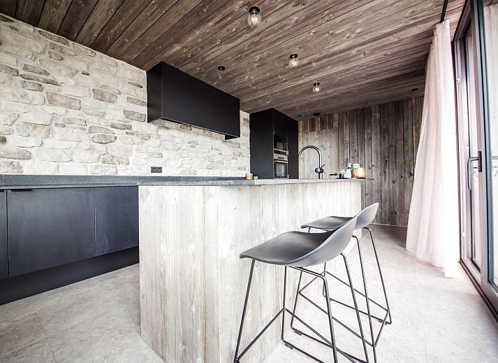 Modernes Ferienhaus La Ruree in Heure, Ardennen, mit grosser Terrasse und schoener Aussicht auf die Natur in Namur, Belgien.