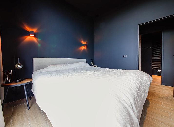 Geniessen Sie einen atemberaubenden Blick aus dem Schlafzimmer des Ferienhauses La Ruree in Heure, Ardennen, Belgien.