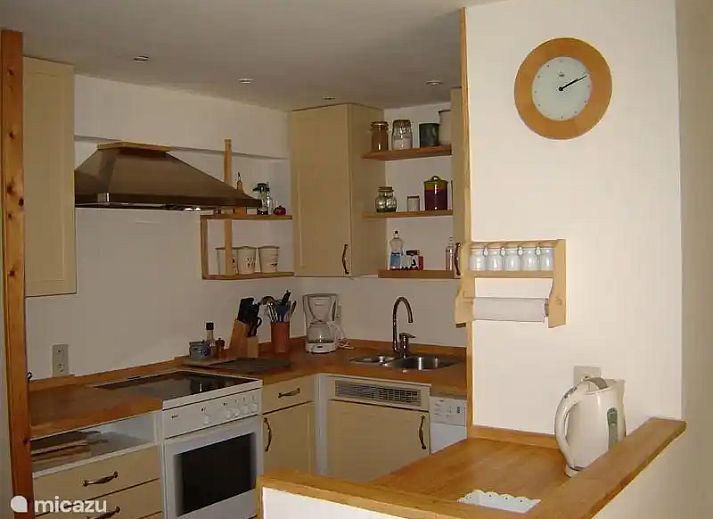 Grosses, gemuetliches Ferienhaus fuer 4 Personen in Dinant, Ardennen. Authentische Steinfassade mit charmantem Eingangsbereich in einer ruhigen Strasse.