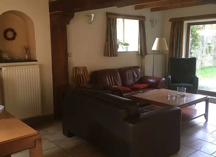Grosses, gemuetliches Ferienhaus fuer 4 Personen in Dinant, Ardennen. Authentische Steinfassade mit charmantem Eingangsbereich in einer ruhigen Strasse.
