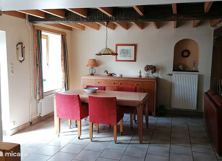 Grosses, gemuetliches Ferienhaus fuer 4 Personen in Dinant, Ardennen. Authentische Steinfassade mit charmantem Eingangsbereich in einer ruhigen Strasse.