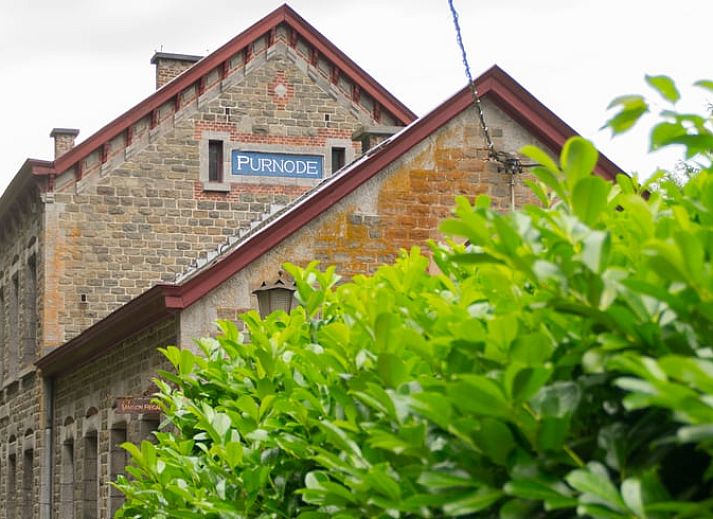 Cottage in Purnode, Ferienhaus in den Ardennen, Belgien, umgeben von gruener Natur und rustikalem Charme.
