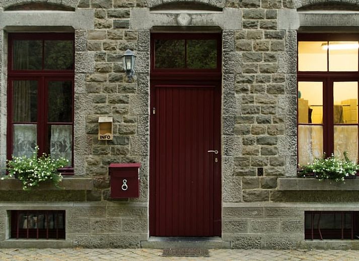 Cottage in Purnode, Ferienhaus in den Ardennen, Belgien, umgeben von gruener Natur und rustikalem Charme.