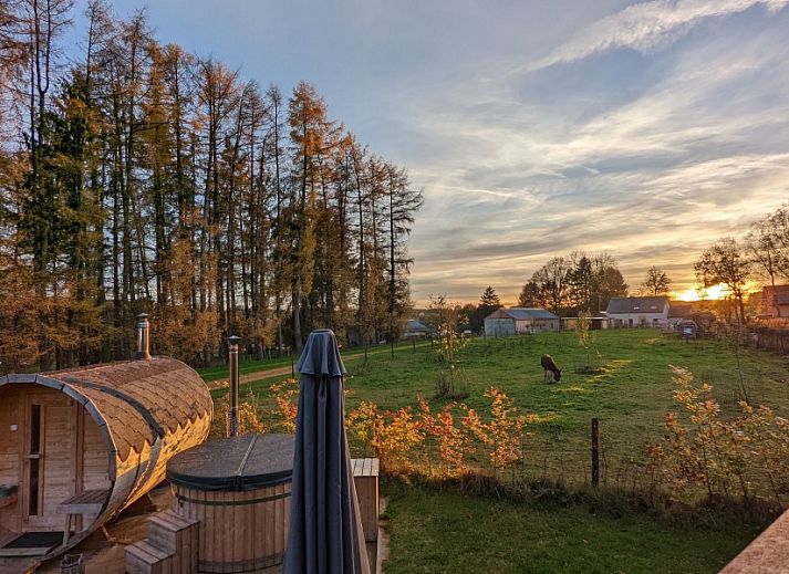 Ferienhaus Le Wagon in Graide, Ardennen, Belgien, mit wunderschoener Aussicht auf die Natur und einer einzigartigen Aussensauna.