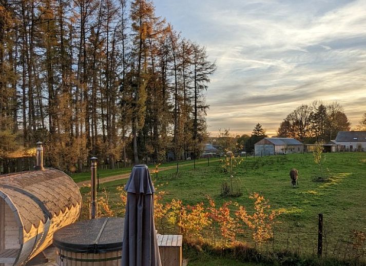 Ferienhaus Le Wagon in Graide, Ardennen, Belgien, mit wunderschoener Aussicht auf die Natur und einer einzigartigen Aussensauna.