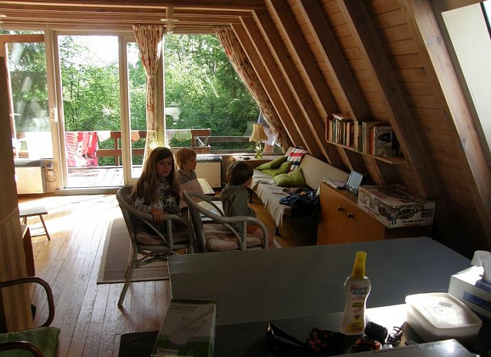 Umgeben von ueppigen Waeldern bietet das Chalet Dion in Beauraing, Ardennen, Ruhe und Natur.