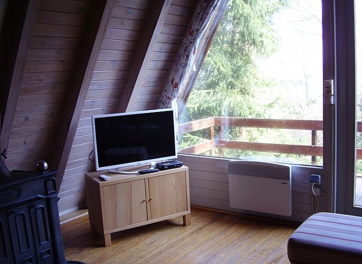 Umgeben von ueppigen Waeldern bietet das Chalet Dion in Beauraing, Ardennen, Ruhe und Natur.