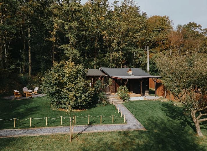 Relax by the fire pit of Cottage in Dion, cottage in the Ardennes, Belgium, surrounded by lush nature.
