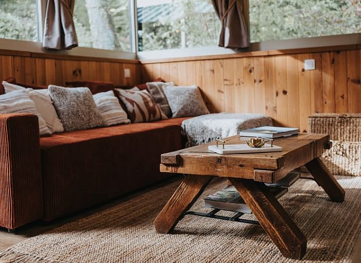 Private Jacuzzi in Cottage in Dion, cottage in Ardennes, Belgium, offers peace and relaxation in a wooded setting.