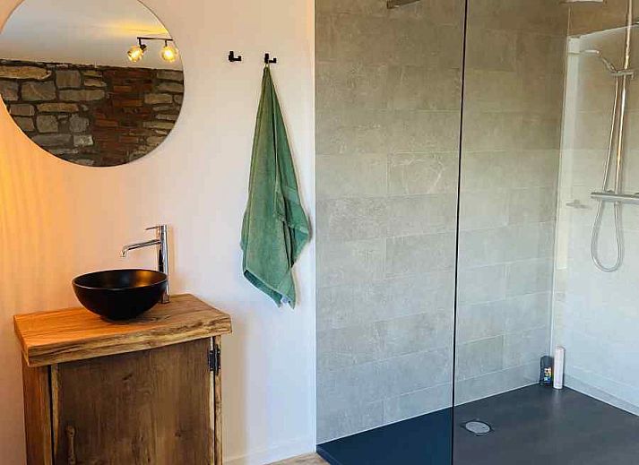 Gezellig terras met hottub bij vakantiehuis ARD138 in Han-sur-Lesse, Ardennen, Belgie.