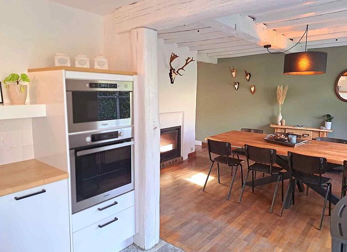 Ruime tuin en veranda van vakantiehuis ARD138 in Han-sur-Lesse, Ardennen, Belgie.