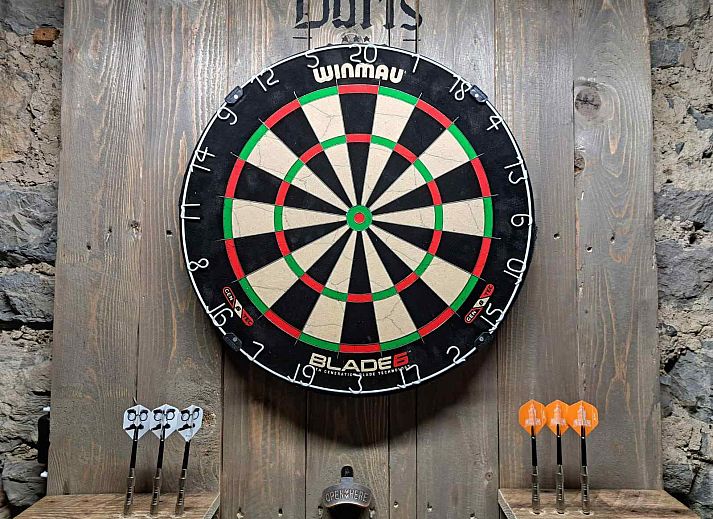 Ruime tuin en veranda van vakantiehuis ARD138 in Han-sur-Lesse, Ardennen, Belgie.