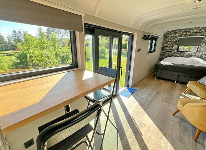 Vakantiehuis in Rochefort, Ardennen omgeven door groene natuur en rustieke charme in Namen, Belgie.