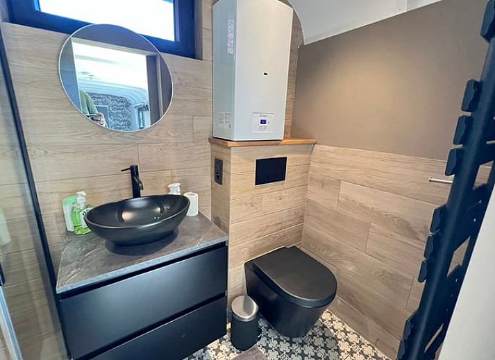 Vakantiehuis in Rochefort, Ardennen omgeven door groene natuur en rustieke charme in Namen, Belgie.