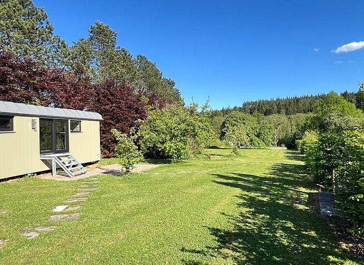 Geniet van de groene omgeving van Vakantiehuis in Rochefort, gelegen in de prachtige Ardennen, Belgie.