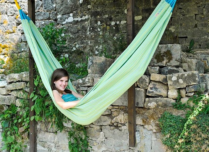 Geniessen Sie einen atemberaubenden Sonnenuntergang im Ferienhaus in Aublain, das in den malerischen Ardennen in Namur, Belgien, liegt.