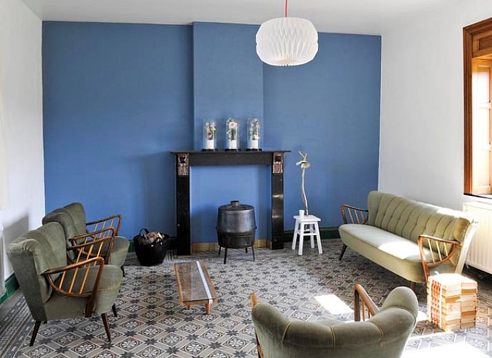 Geniessen Sie einen atemberaubenden Sonnenuntergang im Ferienhaus in Aublain, das in den malerischen Ardennen in Namur, Belgien, liegt.