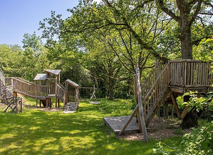 Chalet the Nutcracker in Barvaux-Durbuy, Ardennes, a wooden vacation home surrounded by nature.