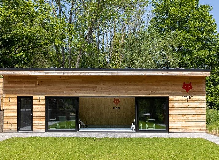 Chalet the Nutcracker in Barvaux-Durbuy, Ardennes, a wooden vacation home surrounded by nature.
