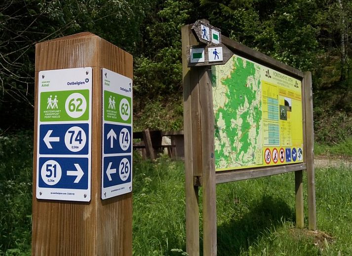 Comfortabele zithoek met houtkachel in TOPLOCATIE Gite Zwaluwnest vakantiehuis in Herresbach, Ardennen, Belgie.