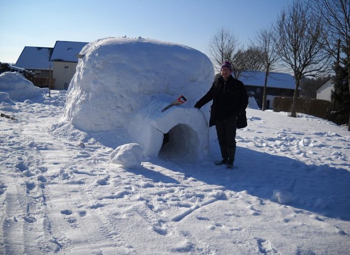 Knusse slaapkamer met hoogslaper in TOPLOCATIE Gite Zwaluwnest vakantiehuis in Herresbach, Ardennen, Belgie.