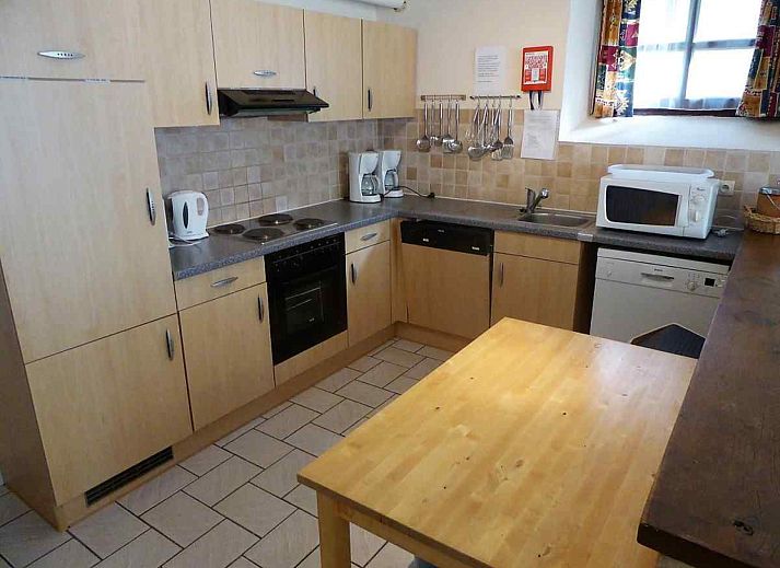 ARD103 vakantiehuis in Dochamps, Ardennen met ruime tuin en stenen gevel voor een ontspannen verblijf.