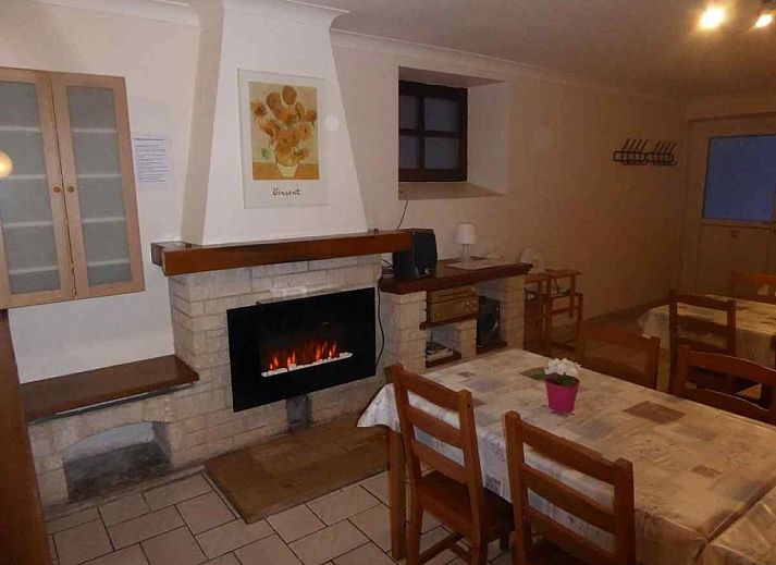 Prachtige natuurlijke omgeving van ARD103 in Dochamps, Ardennen, met weids uitzicht op groene heuvels.