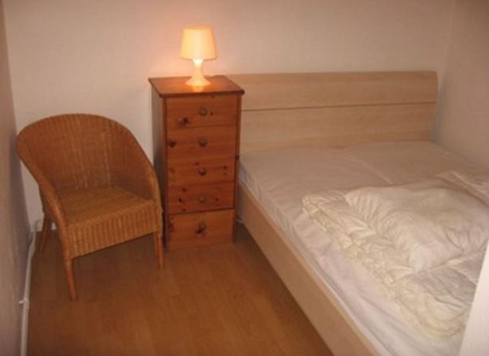 Moderne badkamer in ARD103 vakantiehuis in Dochamps, Ardennen met ruime douche en wastafel.