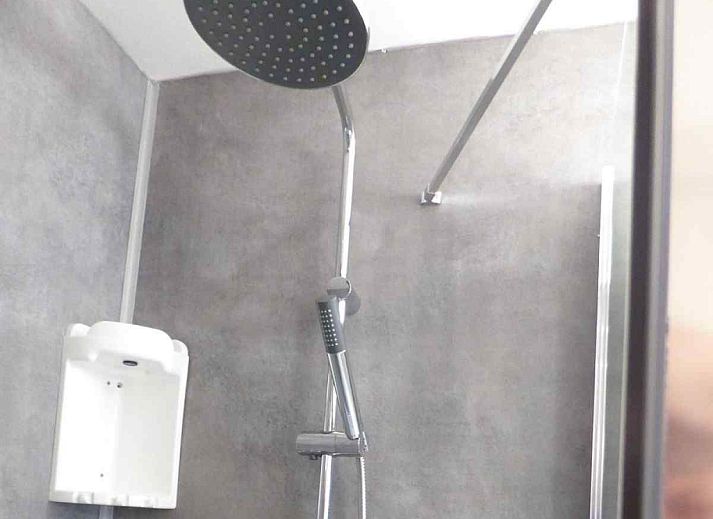 Wellnessruimte met sauna in ARD103 vakantiehuis in Dochamps, Ardennen voor ultieme ontspanning.