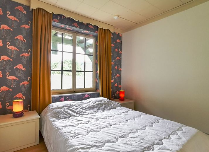 Stijlvolle zithoek in La Villa, Dochamps, Ardennen vakantiehuis met kleurrijke kussens, Luxemburg, Belgie.