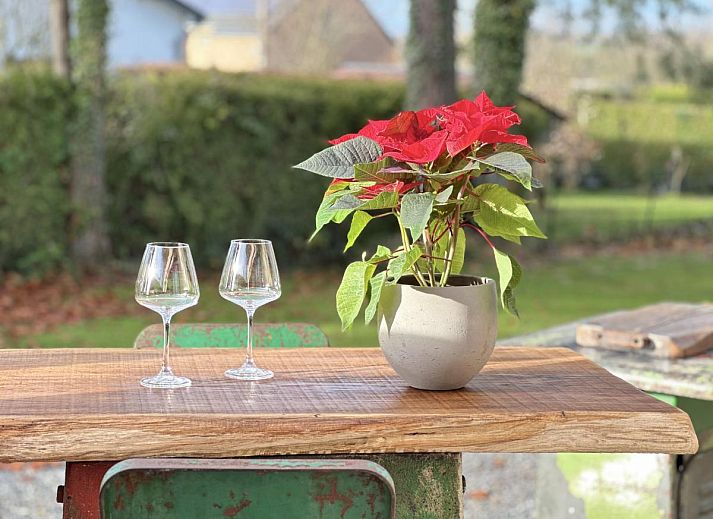 Enjoy the luxurious jacuzzi on the terrace of Chez Brigitte, a vacation home in Durbuy, surrounded by the nature of the Ardennes, Belgium.