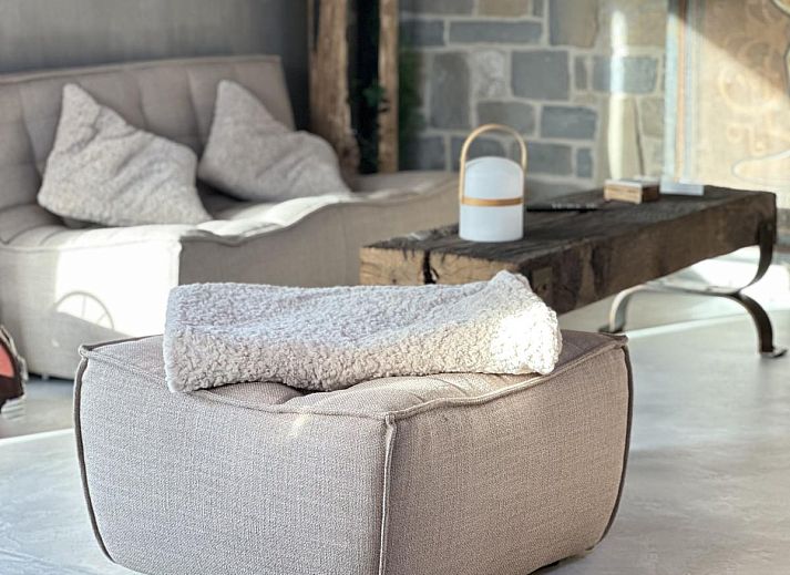 Enjoy the luxurious jacuzzi on the terrace of Chez Brigitte, a vacation home in Durbuy, surrounded by the nature of the Ardennes, Belgium.