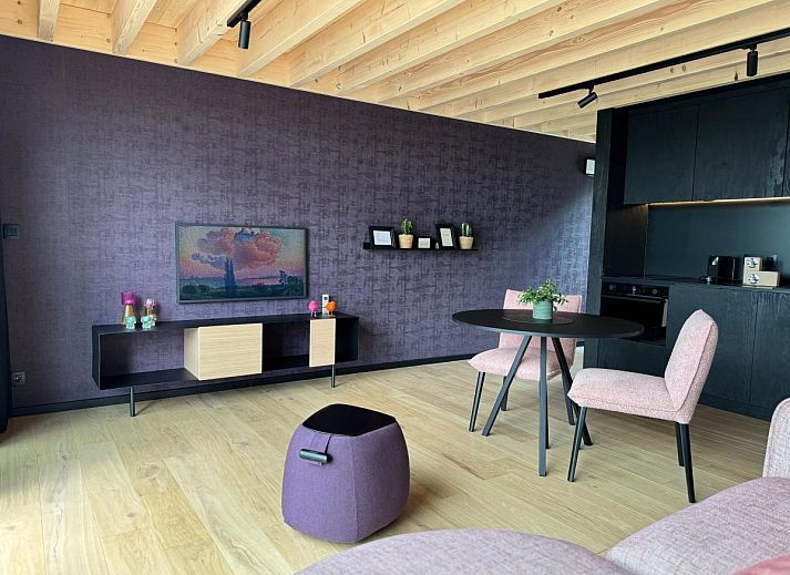Escapade Naturelle in Durbuy, Ardennen, vakantiehuis met moderne houten gevel en groene omgeving.