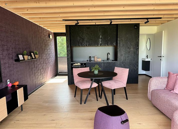 Escapade Naturelle in Durbuy, Ardennen, vakantiehuis met moderne houten gevel en groene omgeving.