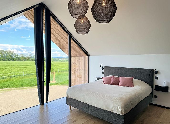 Escapade Naturelle in Durbuy, Ardennen, vakantiehuis met moderne houten gevel en groene omgeving.