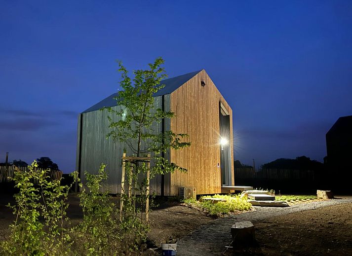 Lichte slaapkamer met panoramisch uitzicht in Escapade Naturelle, Durbuy, Ardennen.