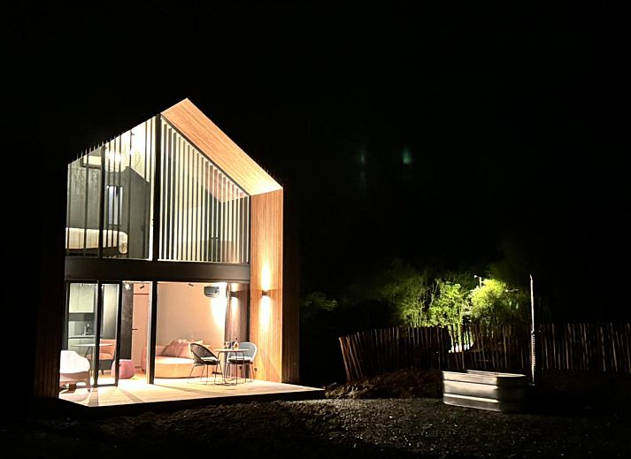 Lichte slaapkamer met panoramisch uitzicht in Escapade Naturelle, Durbuy, Ardennen.