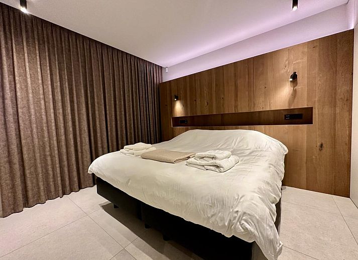 Stijlvolle eet- en woonkamer van Durbuy Lux Armonia vakantiehuis in de Ardennen, Belgie, met moderne inrichting en warme sfeer.