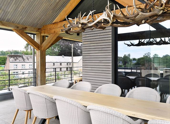 Luxurioeses Schlafzimmer im Ferienhaus Durbuy Suites, in den Ardennen, Belgien. Geniessen Sie Komfort und Stil in diesem eleganten Ferienhaus.