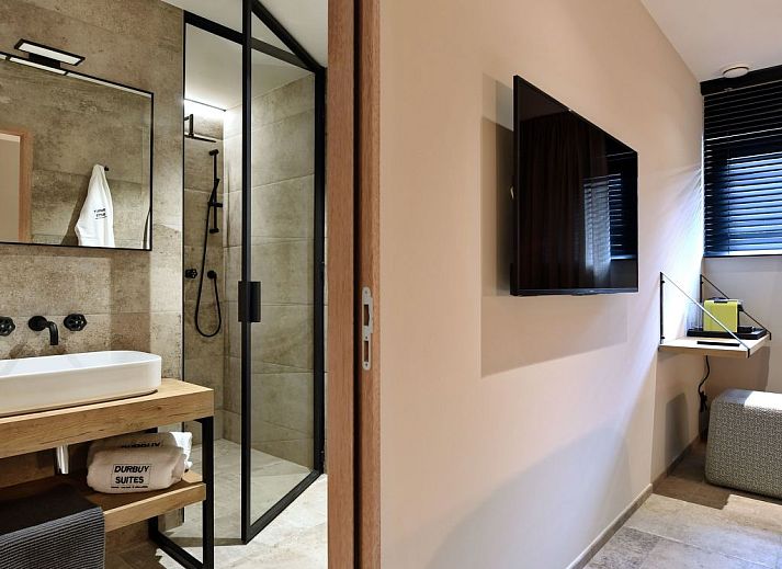 Luxurioeses Schlafzimmer im Ferienhaus Durbuy Suites, in den Ardennen, Belgien. Geniessen Sie Komfort und Stil in diesem eleganten Ferienhaus.