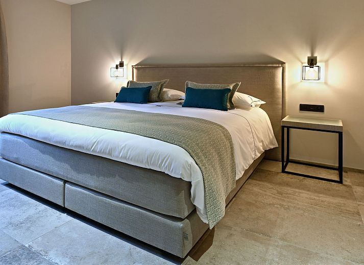 Entspannen Sie sich in der luxurioesen Sauna des Ferienhauses Durbuy Suites in den belgischen Ardennen und geniessen Sie ein Wellness-Erlebnis in ruhiger Umgebung.