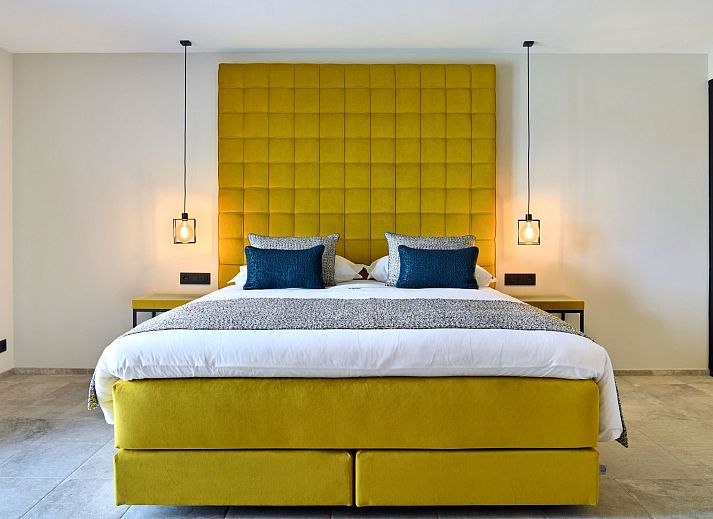 Entspannen Sie sich in der luxurioesen Sauna des Ferienhauses Durbuy Suites in den belgischen Ardennen und geniessen Sie ein Wellness-Erlebnis in ruhiger Umgebung.